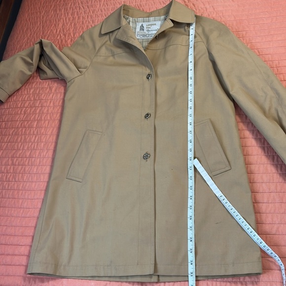 Vintage London Fog Tan Short Trench Coat size 6 - Picture 14 of 16